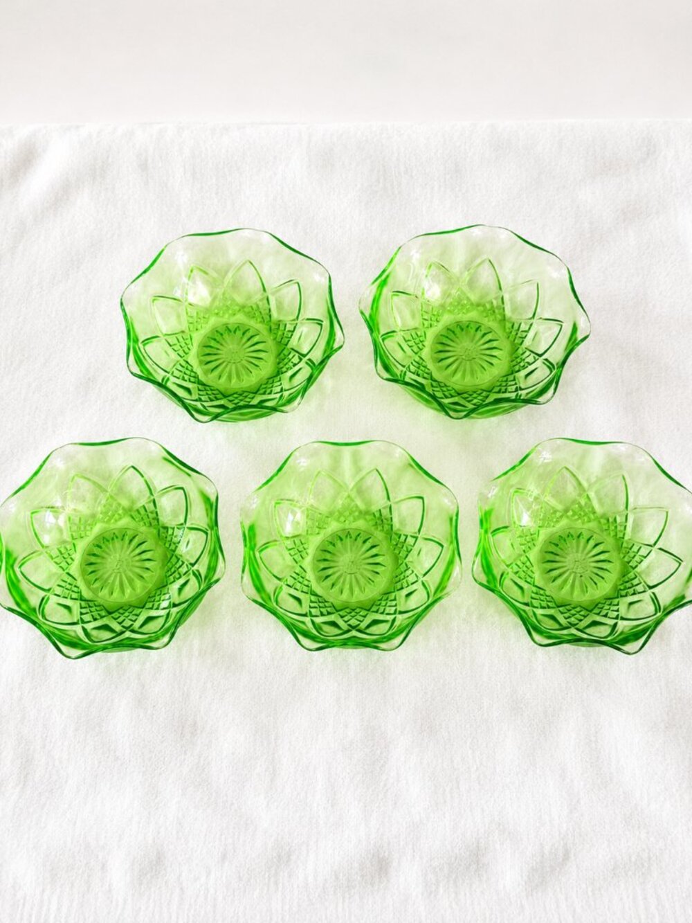5 Vintage Hazel Atlas Diamond Arches Uranium Green Glass Dessert Bowls Set glow - Picture 2 of 7